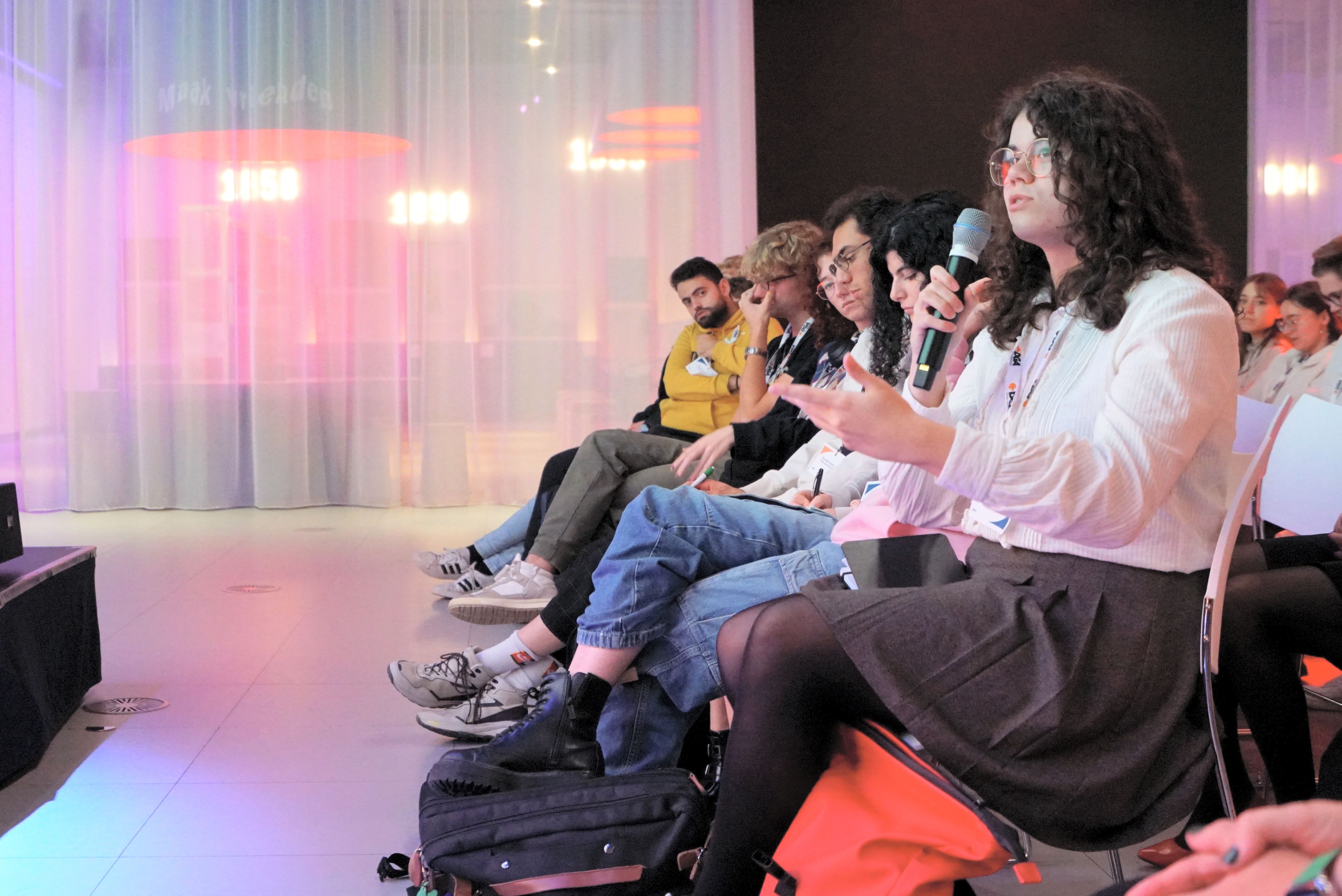 Picture of me at a talk while i have the microphone to ask a question